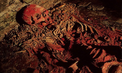 Bộ xương 'Nữ hoàng Đỏ' của người Maya