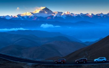 Chinh phục đỉnh Everest bằng ô tô và những điều cần lưu ý