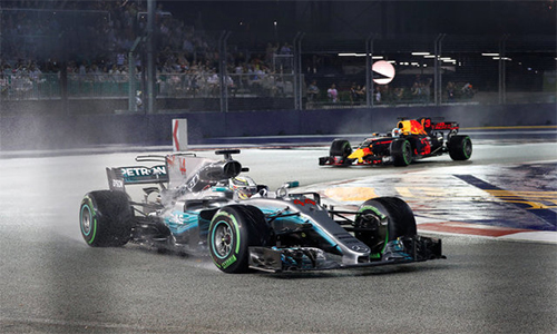 Ferrari sớm gặp nạn, Hamilton về nhất tại Singapore