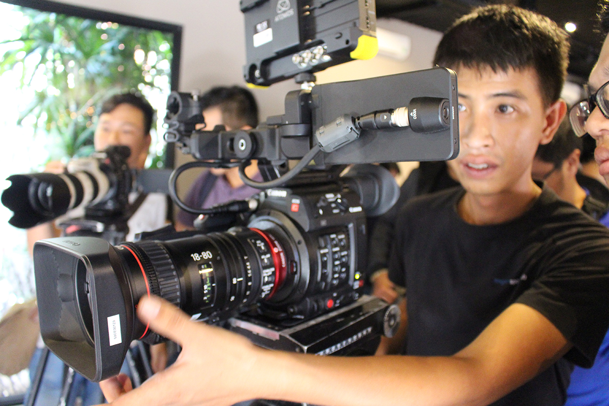 Canon bán mẫu máy quay chuyên nghiệp EOS C200 giá gần 200 triệu đồng tại Việt Nam