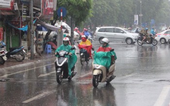 Thời tiết ngày 29/9: Hà Nội mưa rào, TP.HCM mưa lớn