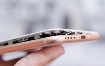 Vừa bán được một tuần, đã có iPhone 8 Plus phát nổ khi đang sạc