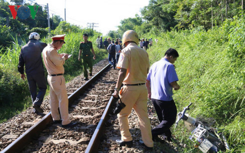 Hiểm họa tai nạn đường sắt rình rập ở Miền Trung