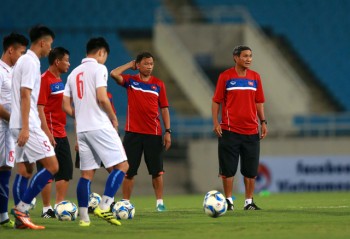 Đội tuyển Việt Nam tiếp tục chờ vận may của HLV Mai Đức Chung