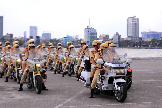 dan xe chuyen dung cua csgt tai apec 2017 o da nang