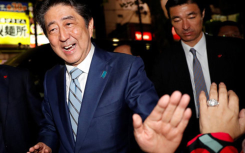 Chiến thắng bầu cử Hạ viện Nhật Bản: Ông Abe rộng đường sửa Hiến pháp?