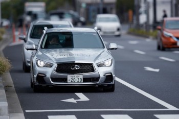 Infiniti Q50 tự lái xuất hiện trên đường phố Tokyo