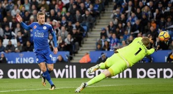 Leicester thay tướng đổi vận, dìm Everton sâu hơn vào khủng hoảng