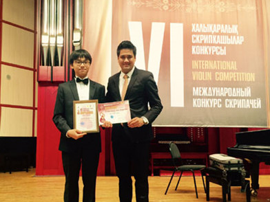 Cậu bé 14 tuổi Việt Nam nhận giải Nhất cuộc thi Violin quốc tế