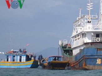 Tàu vỏ thép nước ngoài trôi trên biển Bình Thuận