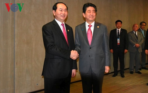 chu tich nuoc tran dai quang hoi dam voi thu tuong nhat ban shinzo abe