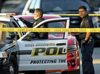 Cảnh sát Mỹ bị bắn chết lúc ghi phiếu báo lỗi giao thông