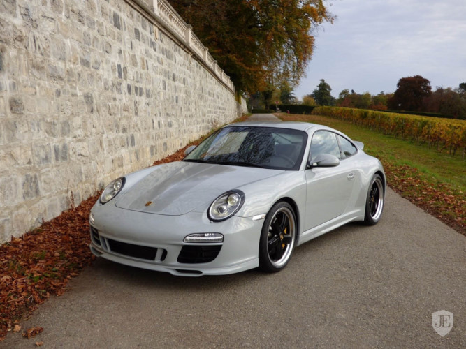 Hàng hiếm Porsche 911 Sport Classic rao bán gần 10 tỷ đồng