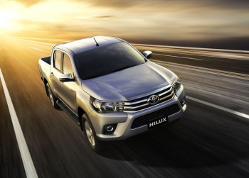 Toyota Hilux mới không còn bản 2.8L, giá từ 631 triệu đồng