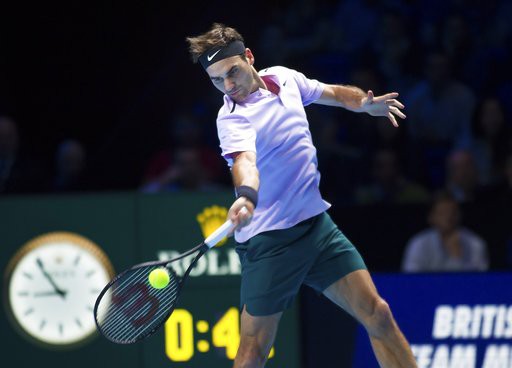 ATP Finals: Thắng Zverev, Federer giành vé sớm vào bán kết