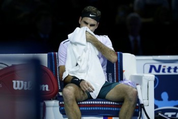 Federer thua sốc trước Goffin ở bán kết ATP Finals