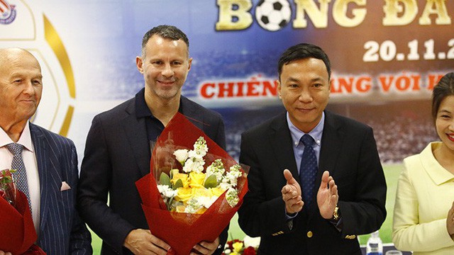 Tuyên bố của Giggs và lộ trình của bóng đá Việt Nam