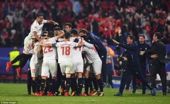 Dẫn trước 3 bàn, Liverpool vẫn rơi điểm khó tin trước Sevilla