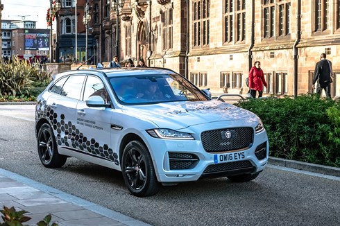 Jaguar Land Rover lần đầu tiên thử nghiệm tính năng tự lái tại Anh