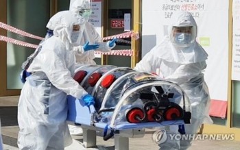 Hàn Quốc ghi nhận ca tử vong đầu tiên và thêm 53 người mắc mới Covid-19