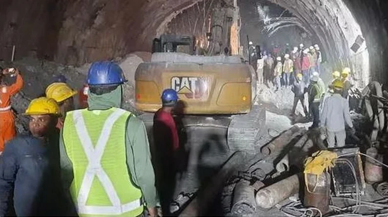 Toàn bộ 40 công nhân mắc kẹt vẫn an toàn sau vụ sập đường hầm ở Ấn Độ