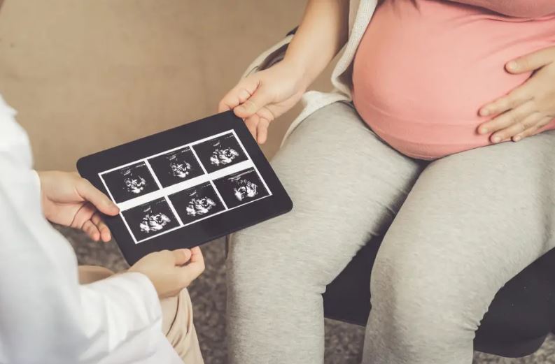 Mỹ: Người phụ nữ có hai tử cung và mang thai cùng lúc