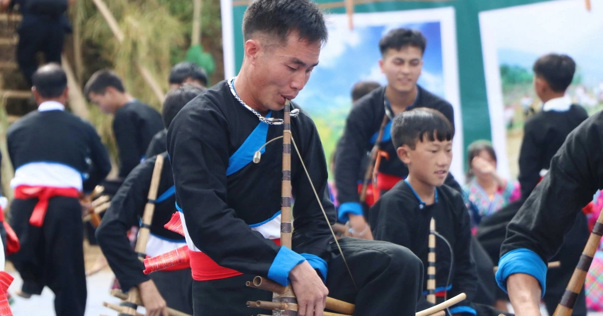 Yên Bái: Lên Mù Cang Chải dự Festival Khèn Mông và ngắm hoa Tớ Dày