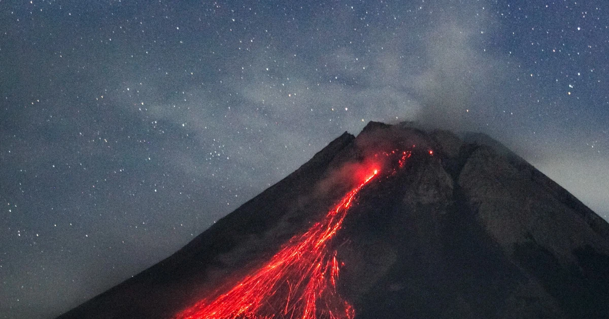 Núi lửa phun trào ở Indonesia: 11 người leo núi thiệt mạng