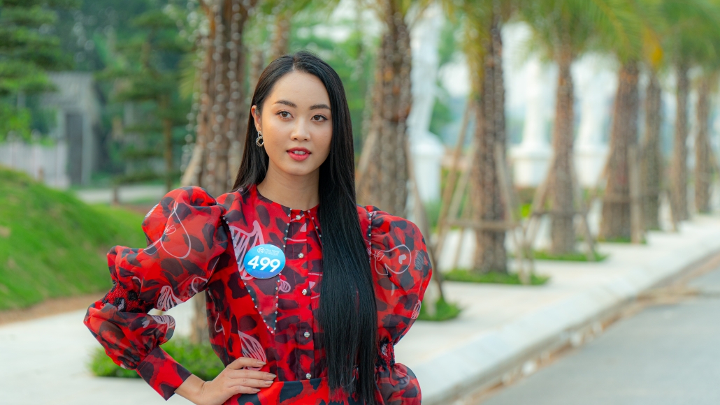 Vẻ đẹp rạng rỡ  của thí sinh Miss World Việt Nam 2022 trong khoảnh khắc hoàng hôn ở Thái Nguyên.