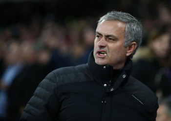 Mourinho lập kỷ lục bất bại thời hậu Sir Alex Ferguson