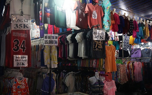 ‘6 chợ đầu mối lớn ở Việt Nam bán toàn quần áo Trung Quốc’