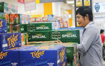 Sợ đầu cơ, siêu thị treo biển hạn chế mua bia Tết