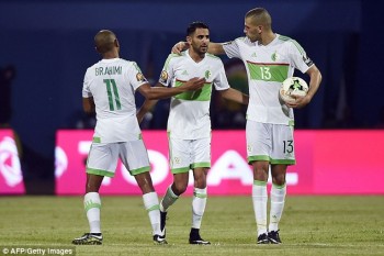 Riyad Mahrez tỏa sáng rực rỡ, Algeria thoát thua ngoạn mục