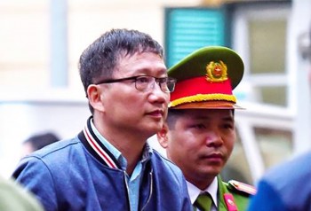 Bố và con trai Trịnh Xuân Thanh xuất hiện tại tòa