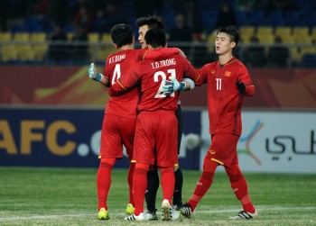 HLV Park Hang Seo kéo tuyển thủ U23 Việt Nam trở lại mặt đất