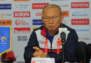 HLV Park Hang Seo thừa nhận bị áp lực trước trận bán kết với Qatar