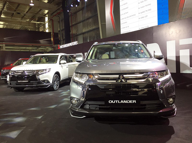 Mitsubishi Outlander lắp ráp trong nước giá từ 808 triệu đồng