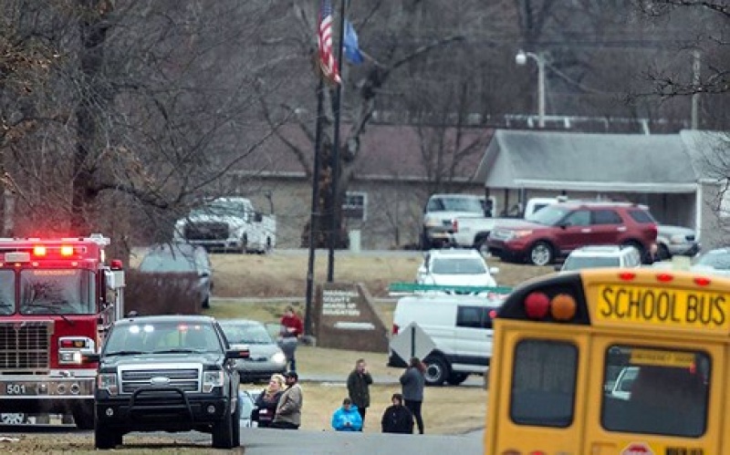 Học sinh Mỹ xả súng tại trường học làm 2 người thiệt mạng
