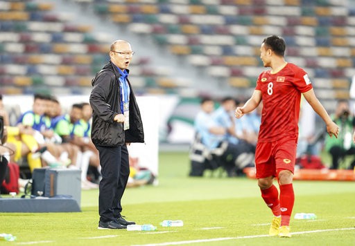 HLV Park Hang Seo thừa nhận Văn Lâm đứng sai vị trí ở bàn thua cuối
