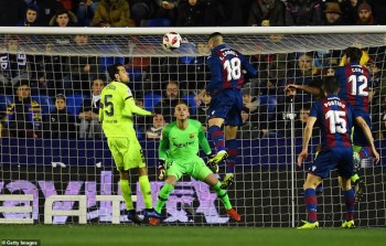 Vắng Messi, Barcelona thua sốc trước Levante