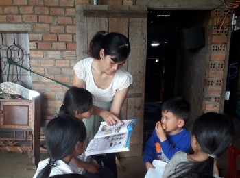 Lớp tiếng Anh miễn phí cho học sinh vùng cao của cô giáo M’Nông