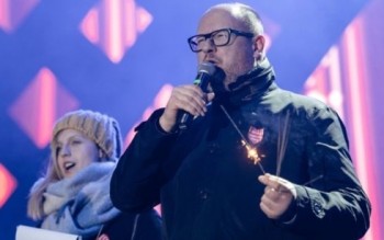 Thị trưởng bị đâm trọng thương tại sự kiện từ thiện, Ba Lan rúng động