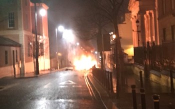 Bắc Ireland bắt giữ thêm 2 nghi phạm trong vụ đánh bom xe