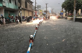 Hôm nay Sài Gòn tiếp tục mưa giông