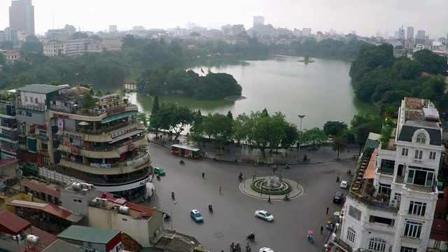 bom nuoc gieng vao ho hoan kiem