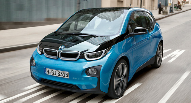 Tréo ngoe BMW triệu hồi xe chạy điện vì nguy cơ... rò rỉ xăng