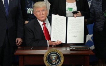 Chính quyền Tổng thống Mỹ Donald Trump quyết ra sắc lệnh nhập cư mới