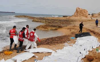 Phát hiện thi thể 74 người di cư trôi dạt trên biển