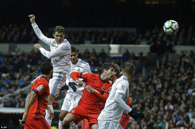 Real Madrid 5-2 Sociedad: Cú hattrick của C.Ronaldo