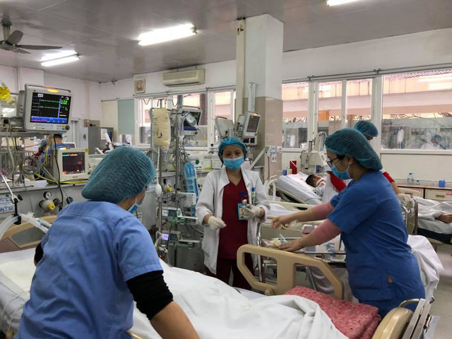 Hàng nghìn bác sĩ, bệnh nhân 'cắm chốt' bệnh viện ngày Tết